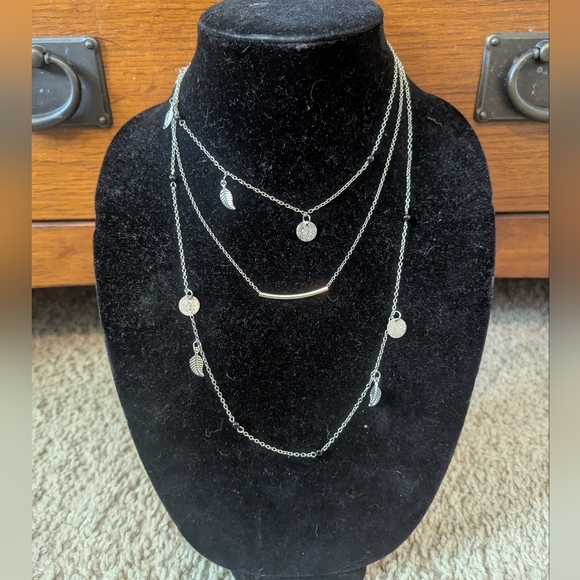 NWT Set of 4 drop multi layered necklaces - Picture 3 of 4